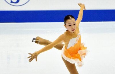 15-летняя казахстанская фигуристка Элизабет Турсынбаева завоевала "серебро" на международном турнире в США
