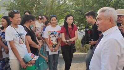 Аким Семея поручил уволить чиновника, решившего выселить жильцов общежития