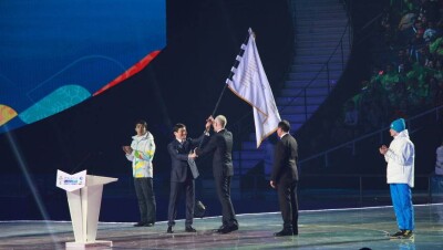 Закрытие Универсиады в Алматы: Байбек передал флаг FISU мэру Красноярска