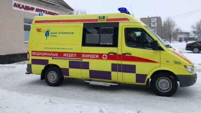 Фонд Булата Утемуратова передал реанимобиль больнице в Карагандинской области 
