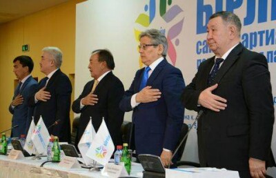 Партия "Бірлік" призывает казахстанских олигархов брать пример с Билла Гейтса и Марка Цукерберга