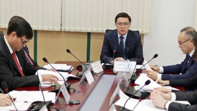 Акишев собрал зампредов Нацбанка и обсудил укрепление тенге к доллару