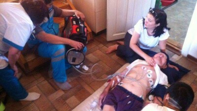 Вызвавшие скорую помощь жители Актобе пожаловались на нерабочий дефибриллятор у врачей
