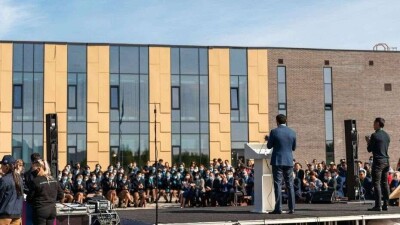 IQanat High School of Burabay оштрафовали на 639 тысяч тенге за нарушение масочного режима на открытии школы