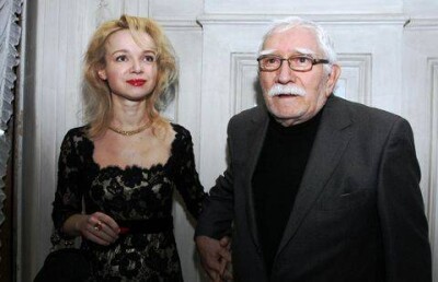 Информацию об инфаркте Армена Джигарханяна опровергла его молодая жена 