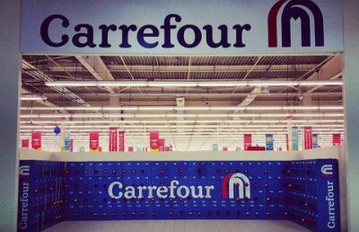 Назарбаев купил товары отечественного производства во французском гипермаркете в Алматы