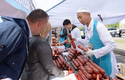 Перейти на режим экономии и отказаться от деликатесов готовы некоторые жители столицы 