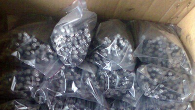 В Таджикистане запретили продавать гвозди без предъявления паспорта