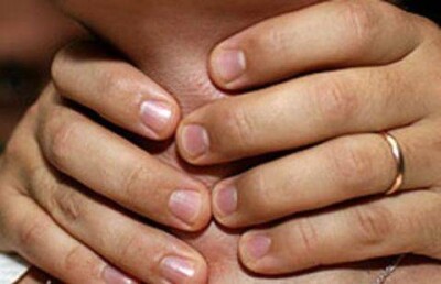 Житель Карагандинской области на глазах у прохожих задушил жену