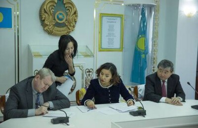 Главные редакторы казахстанских СМИ подписали хартию о выборах в Мажилис 