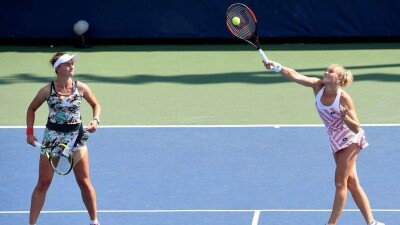 Чешские теннисистки не смогли защитить титул чемпионок "Уимблдона"