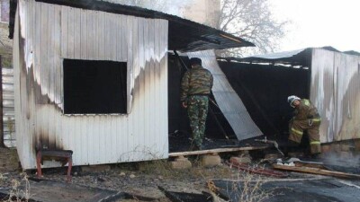 Пожар в Актау: Вагончики, в которых жили иностранцы, могли поджечь