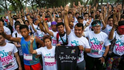 Митинги в поддержку и против правительства одновременно прошли в Таиланде