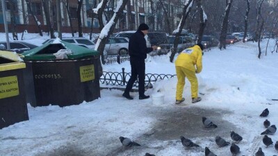 В цитадель наглых алматинских крыс прибыл человек в защитном костюме