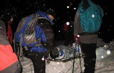 Тело польского туриста спустили с гор на руках и передали полиции