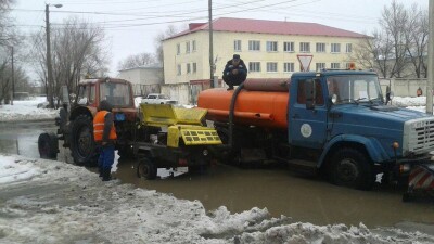 Коммунальщики Уральска не справляются с очисткой улиц от снега