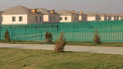 Фонд Булата Утемуратова подарил дома 150 семьям, пострадавшим от наводнения в Мактааральском районе 