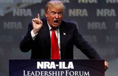 Мексиканцы бьют чучело Дональда Трампа на улицах 