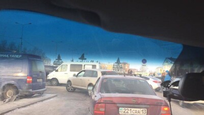 Полицейские пока не штрафуют астанчан за нарушения правил парковки на вокзале