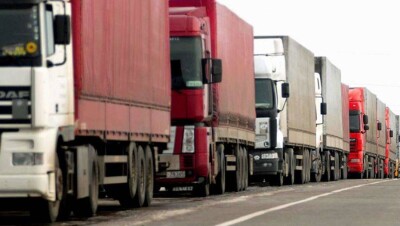 В КГД объяснили скопление большегрузов на казахстанско-кыргызской границе 