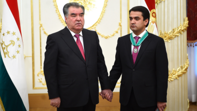 Президент Таджикистана наградил своего сына орденом "Золотая корона"