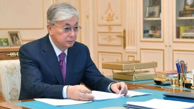 Токаев: Правительство разрабатывает новый пакет финансовой поддержки для медиков