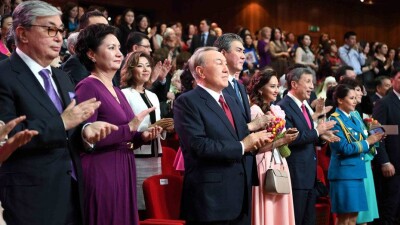 Нурсултан Назарбаев посетил праздничный концерт "Әлемнің жарығы"