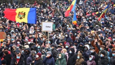 Избранный президент Молдовы Майя Санду призвала правительство немедленно уйти в отставку 