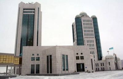 "Нур Отан" отказался комментировать слухи о досрочном роспуске Парламента