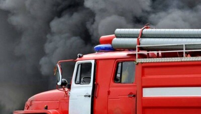 Сто пожарных тушили контейнеры с продуктами на рынке "Барыс-4" в Алматы