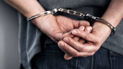 На границе Алматы полиция после погони задержала мужчину. Он пытался пересечь блокпост