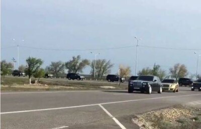 Кортеж из восьми Cadillac Escalade сопровождался сиреной в Шымкенте