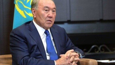 Назарбаев встретился с Шукеевым, Клебановым и Павловым