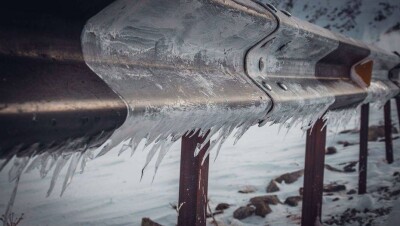 В ЗКО трассы превратились в ледяной каток