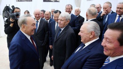 Нурсултан Назарбаев встретился с первостроителями столицы