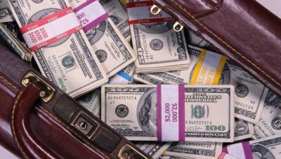 На 90% упал объём вывезенных из Казахстана долларов