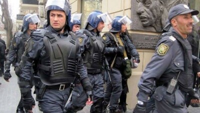 В Азербайджане во время беспорядков погибли два полковника полиции