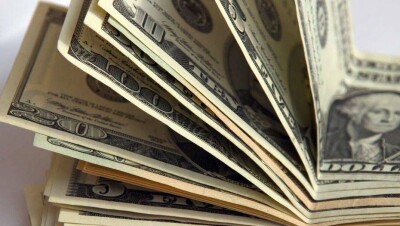 Курс доллара на бирже превысил 330 тенге