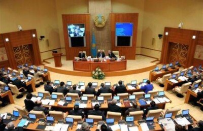 56 законов за месяц обещает принять Мажилис