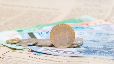 Почти 165 тысяч казахстанцев добровольно вернули выплату в 42 500 тенге