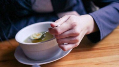 Турецкое духовенство призвало мусульман не есть левой рукой