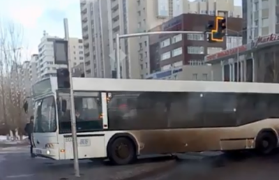 Автобусы не могли разъехаться из-за неработающего светофора в Астане 