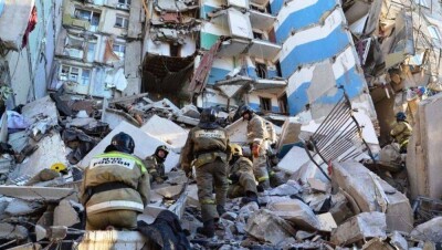 Живого младенца нашли под завалами в Магнитогорске спустя сутки поисков