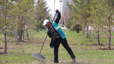 Жазда ЭКСПО. Ал астаналықтар мен қала қонақтары әлі шырша түбін "суарып" жүр