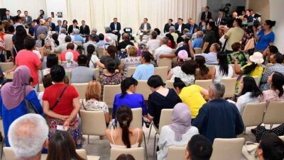 Сагинтаев провёл встречу с жителями Алатауского района Алматы. Ему задали 400 вопросов