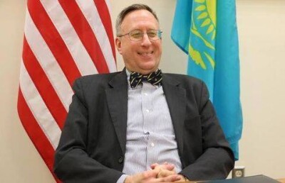 На трёх языках поздравил казахстанцев с Днём независимости посол США 