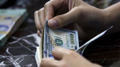 К сезону отпусков спрос на доллары в Казахстане вырос почти в полтора раза