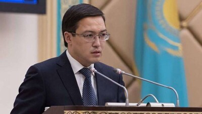 Акишев ответил на заявление мажилисмена о том, что нацкомпании влияют на курс тенге