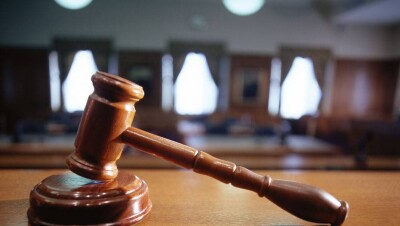 Наркологов в ВКО судят за незаконное лишение свободы пациентов