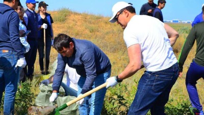 Акция #Birge #TazaQazaqstan прошла в Нур-Султане, участники собрали почти девять тонн мусора